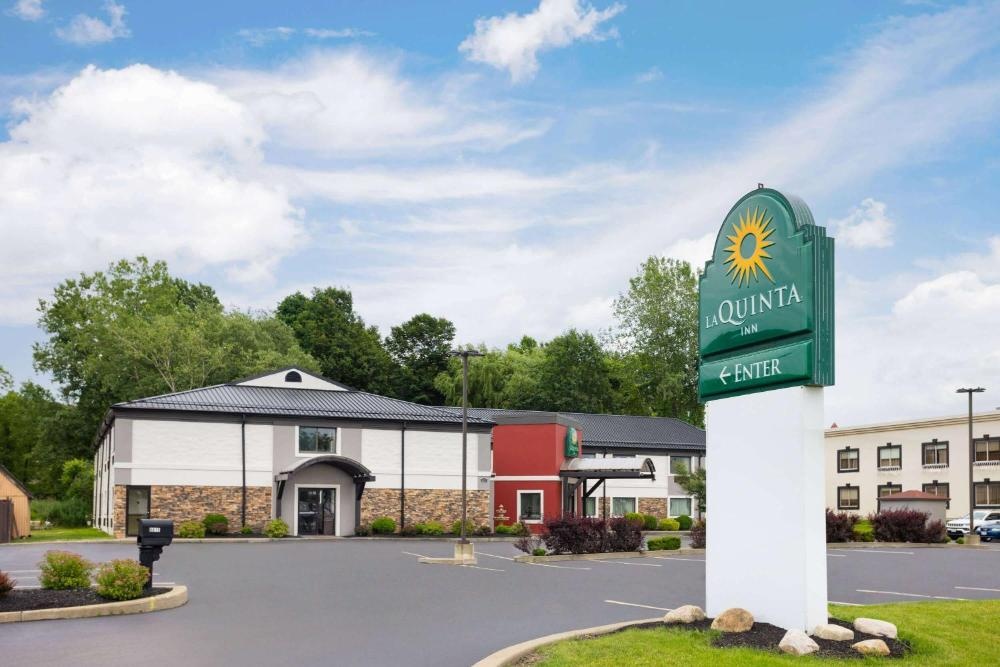 La Quinta Inn & Suites by Wyndham Buffalo Airport
